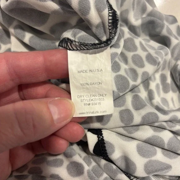 Trina Turk Los Angeles Womens Large Black White Dot Wrap Top V-Neck Rayon Sz L - Picture 4 of 4